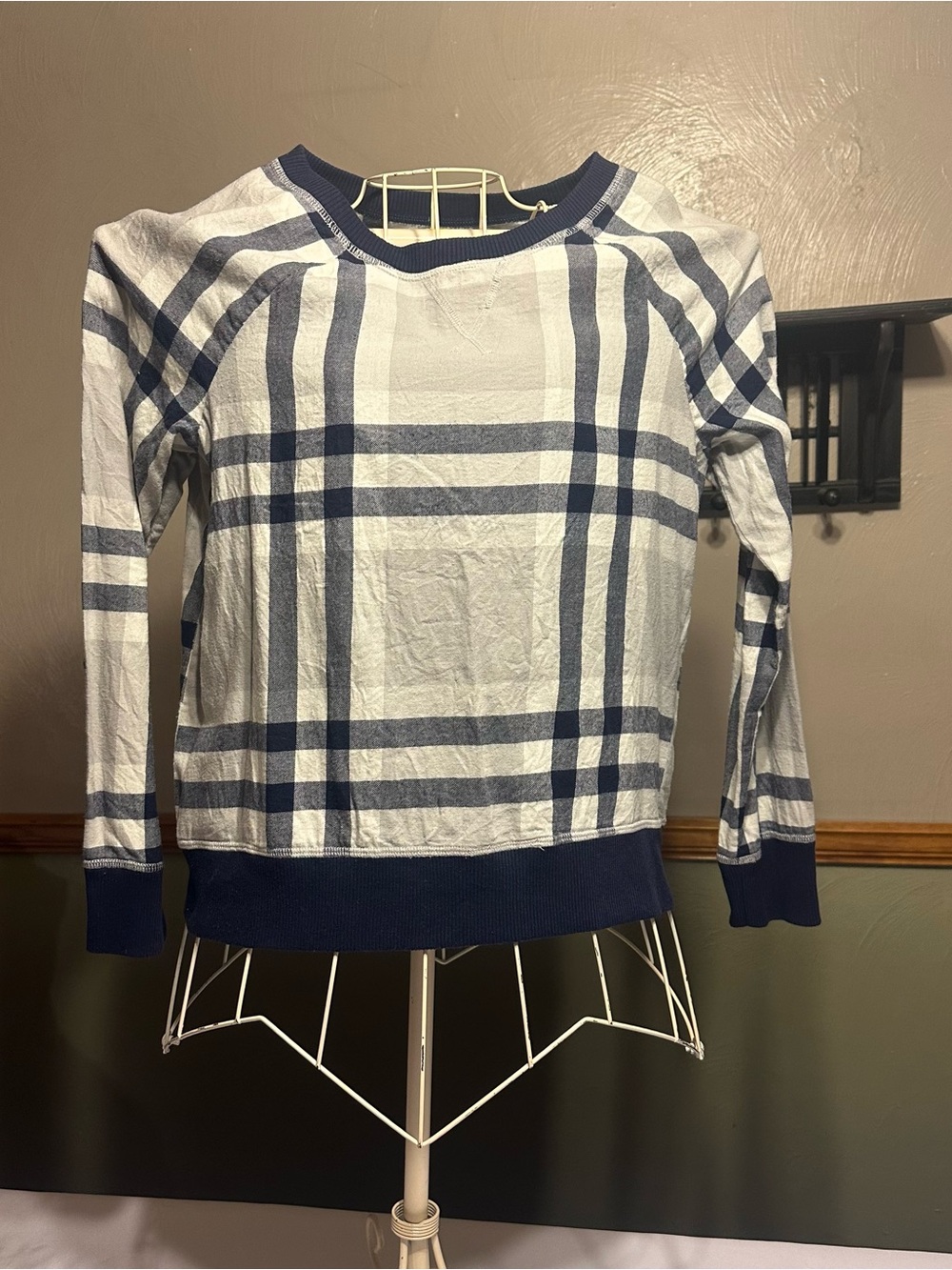 aerie Navy and White Plaid Crewneck long sleeve lightweight shirt